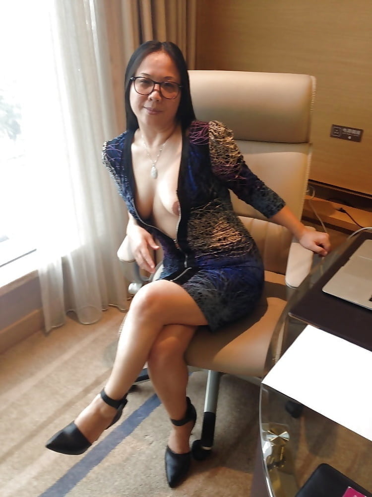 Maduras vestidas como putas 48
 #88682925