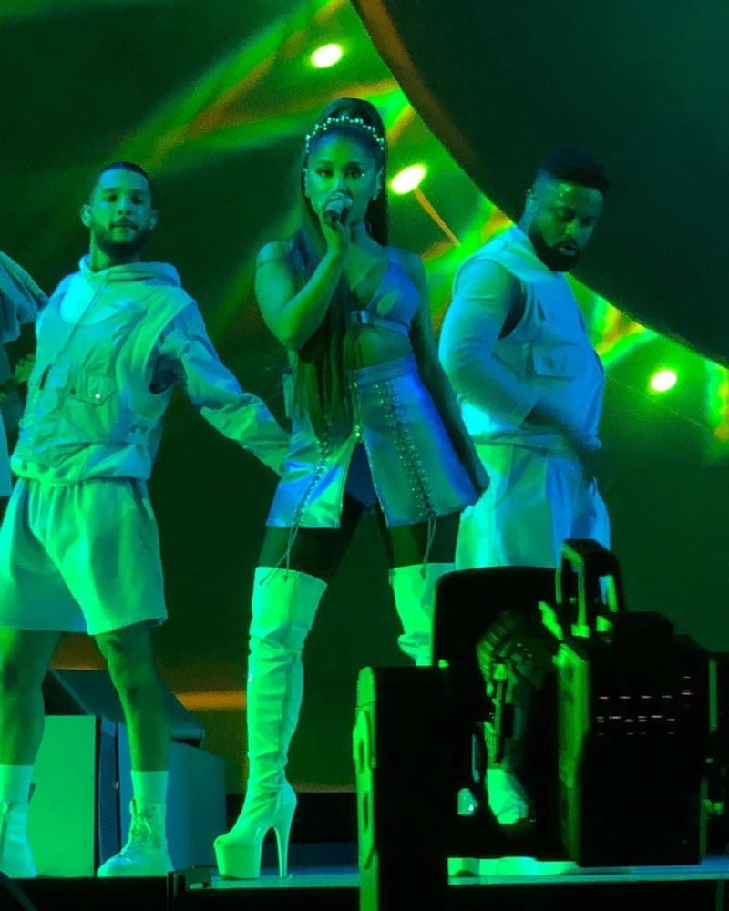 Ariana grande stivali bianchi (sweetener world tour)
 #101189323