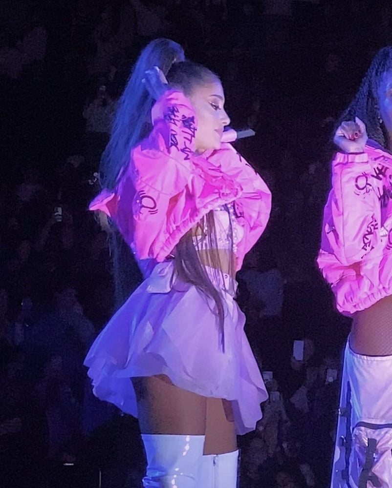 Ariana grande stivali bianchi (sweetener world tour)
 #101189326