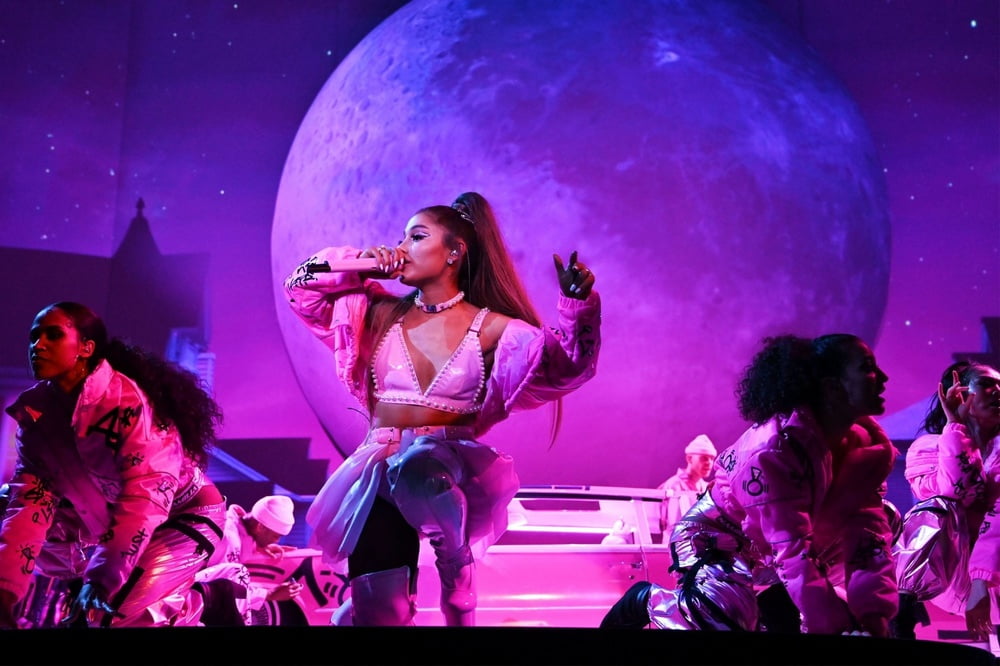 Ariana grande weiß stiefel (sweetener world tour)
 #101189402