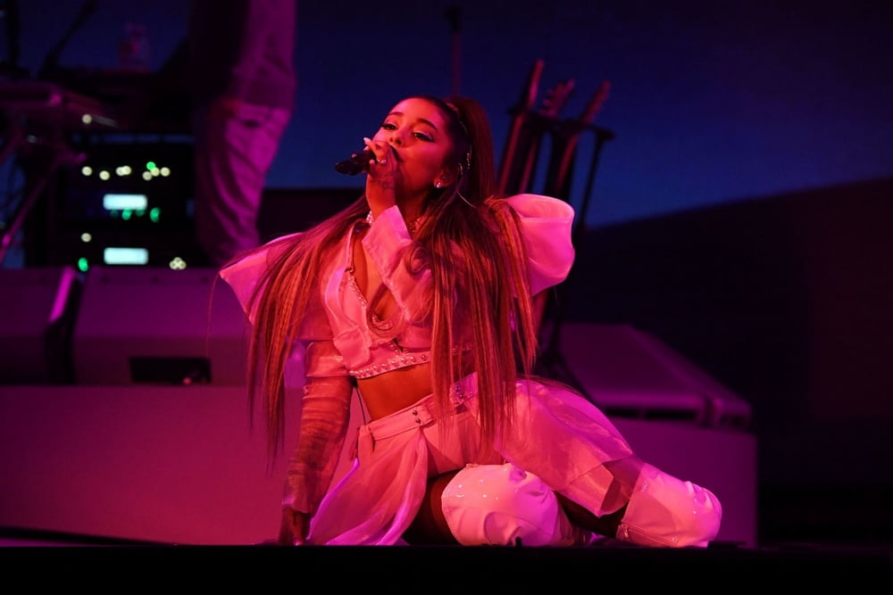 Ariana grande bottes blanches (sweetener world tour)
 #101189414