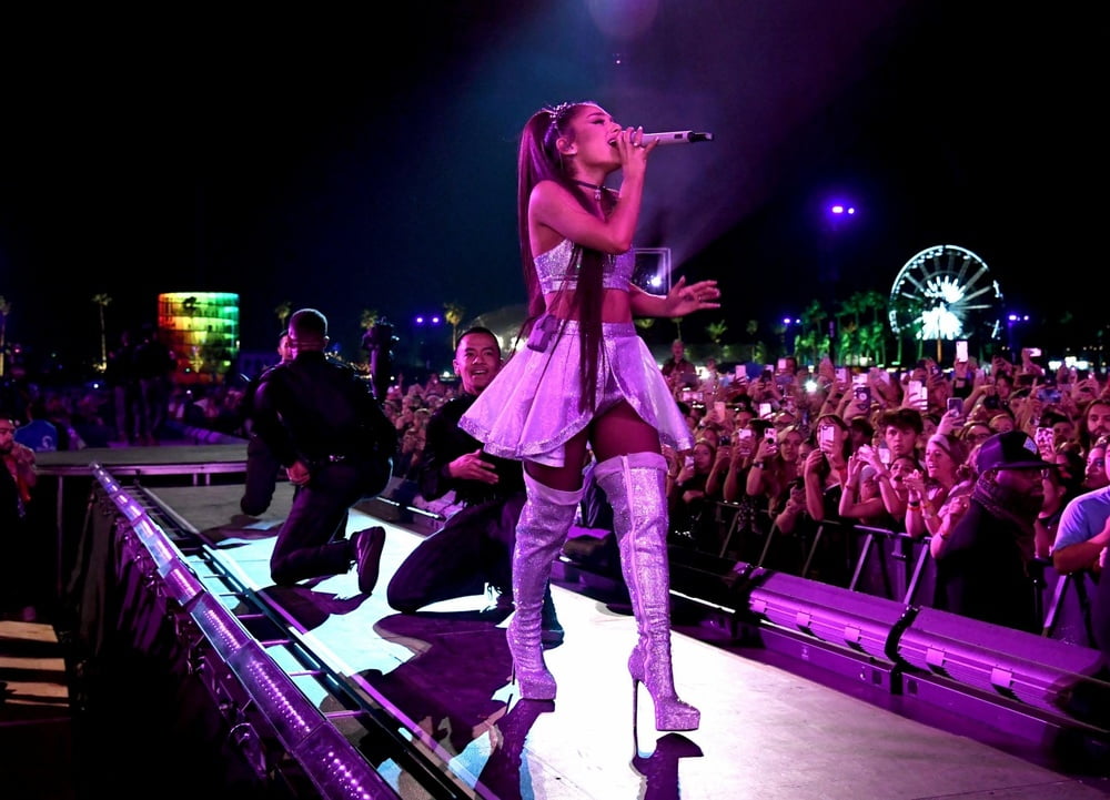 Ariana grande stivali bianchi (sweetener world tour)
 #101189420