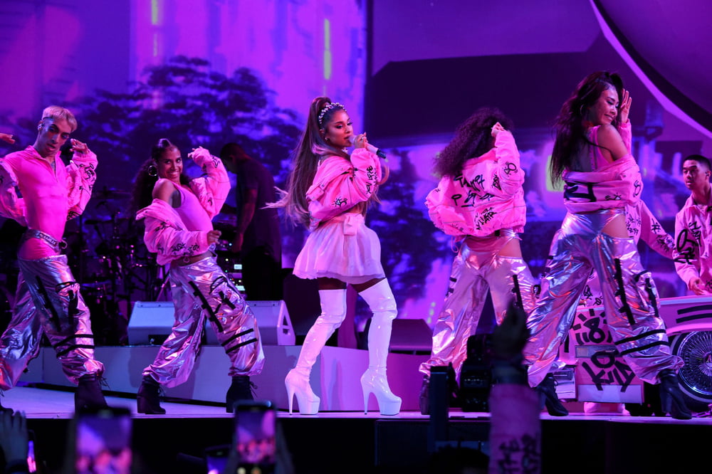 Ariana grande bottes blanches (sweetener world tour)
 #101189460