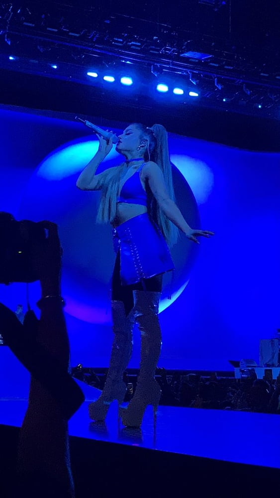 Ariana grande stivali bianchi (sweetener world tour)
 #101189606