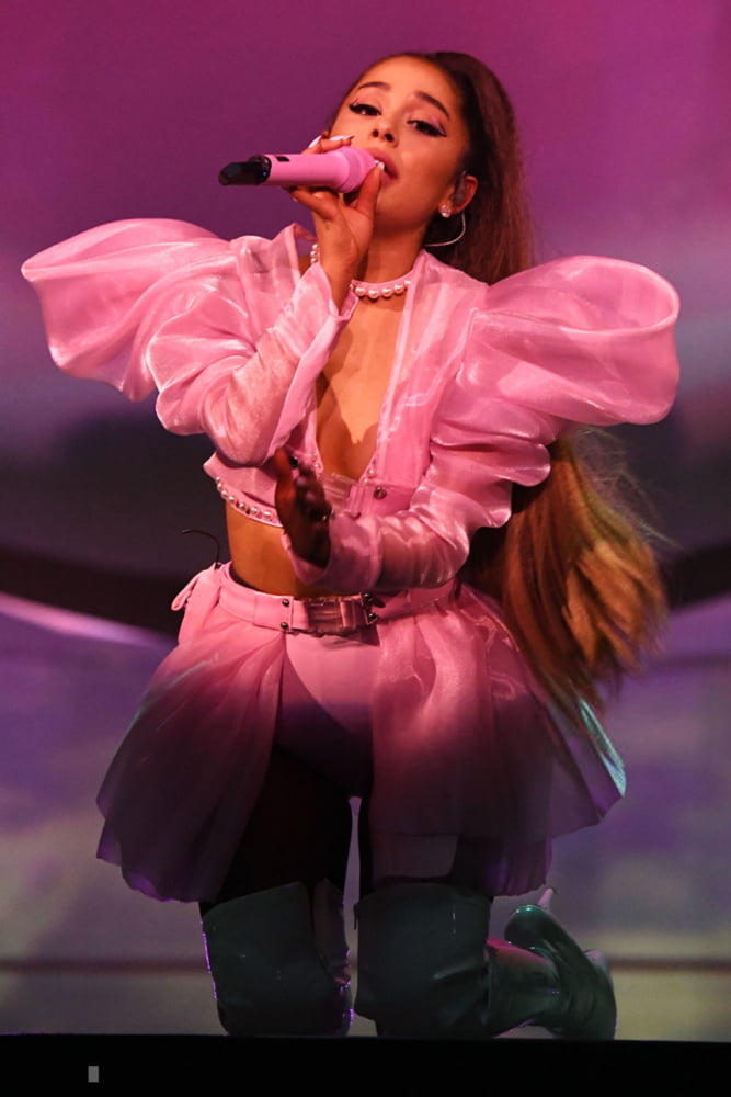 Ariana grande weiß stiefel (sweetener world tour)
 #101189649