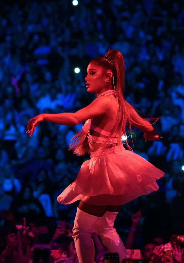 Ariana grande weiß stiefel (sweetener world tour)
 #101189689