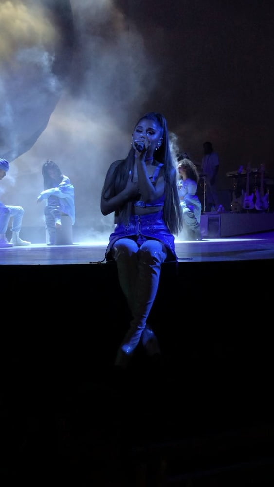 Ariana grande stivali bianchi (sweetener world tour)
 #101189737