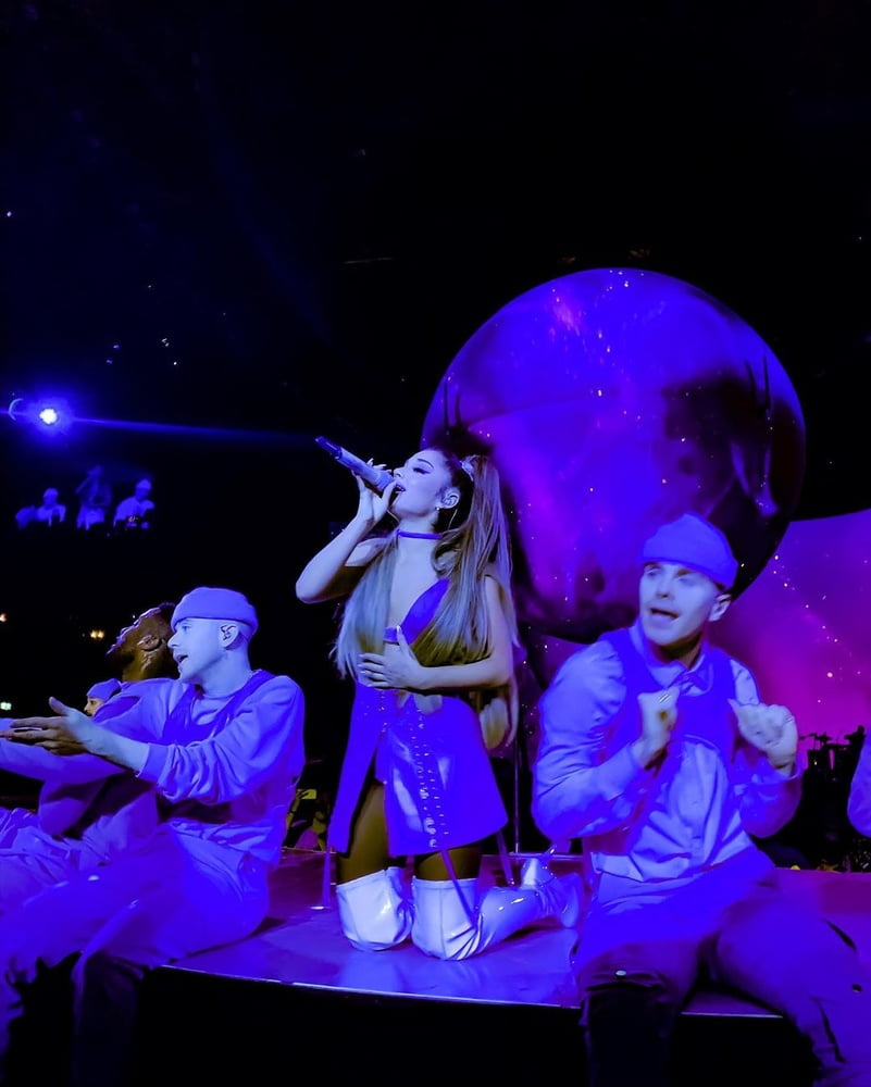 Ariana grande stivali bianchi (sweetener world tour)
 #101189746