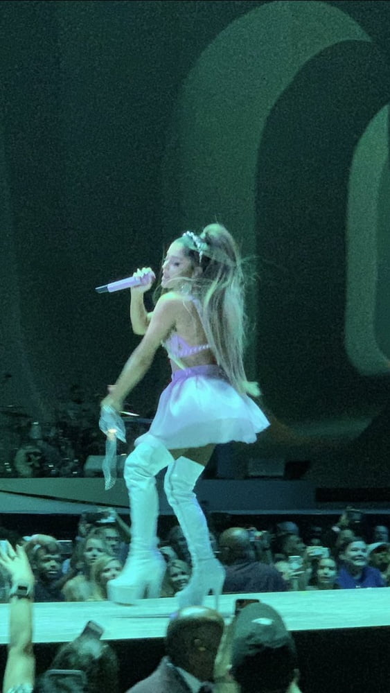 Ariana grande weiß stiefel (sweetener world tour)
 #101189758