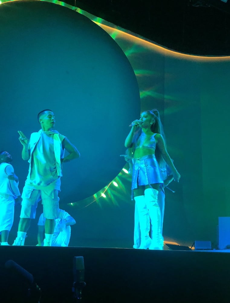 Ariana grande stivali bianchi (sweetener world tour)
 #101189795