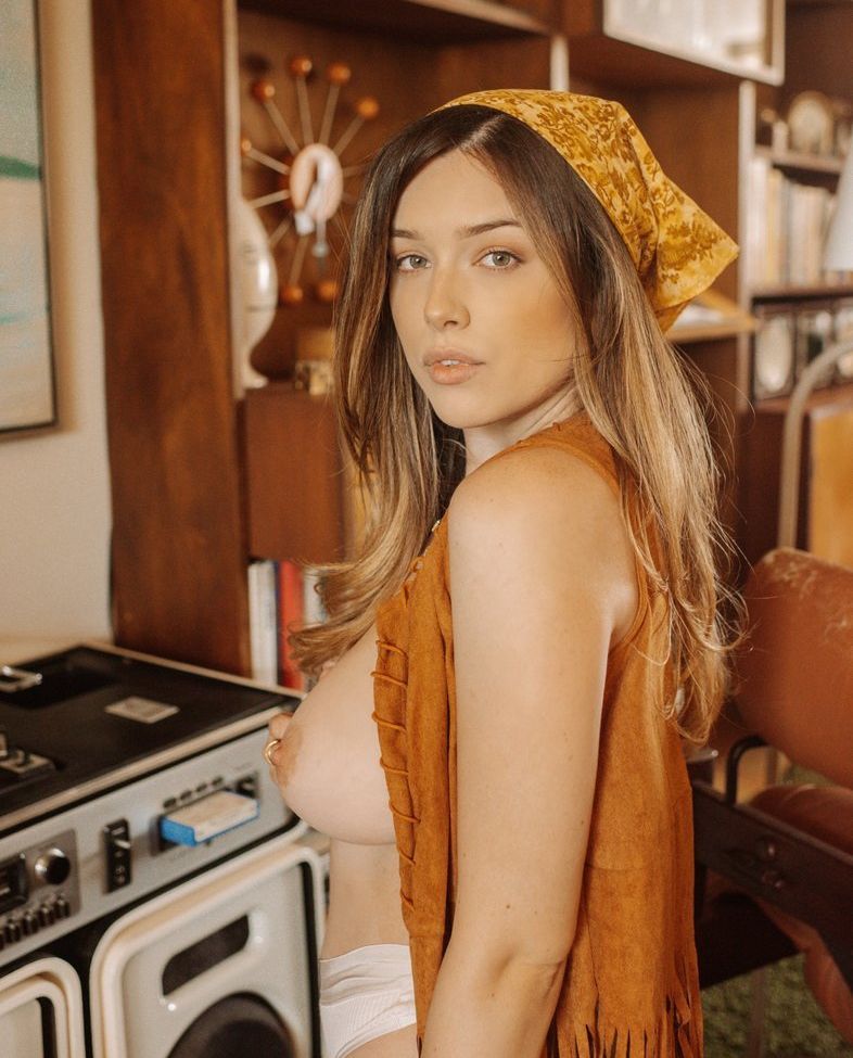 Laurensummer desnuda #108084472