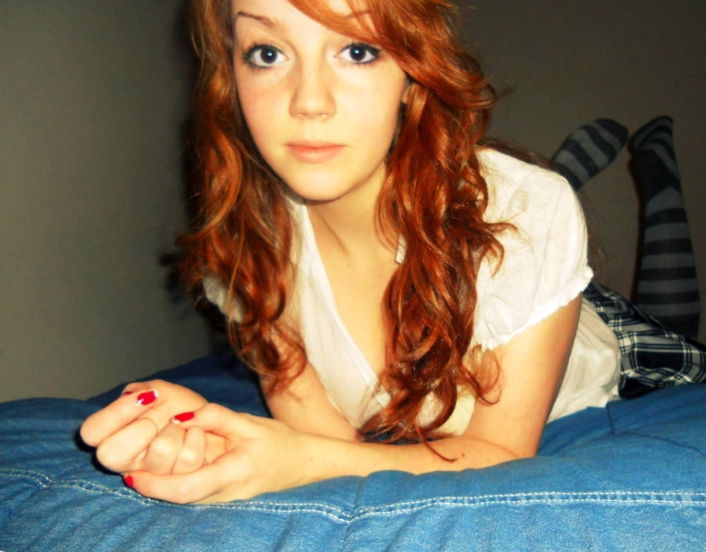 Pelirroja linda
 #88373754