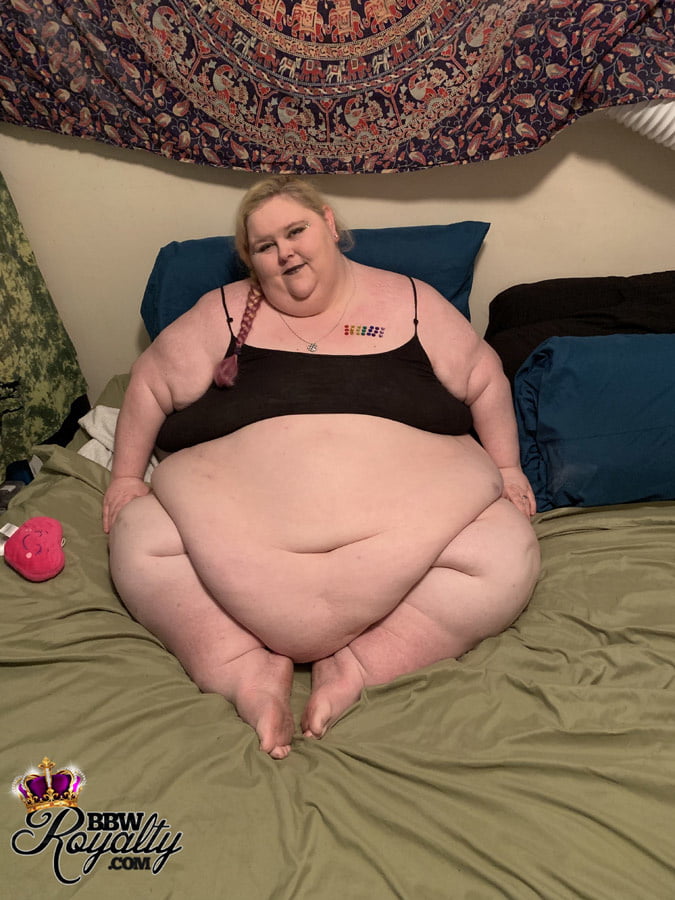 Hoodyman SSBBW 318 . More fat pigs exposed . #96412440