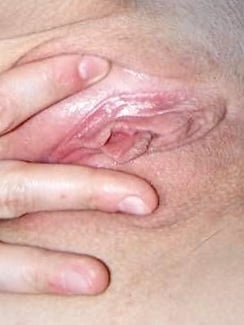 Seins gigantesques et trous serrés sur la bite mince plaire milf
 #98707446