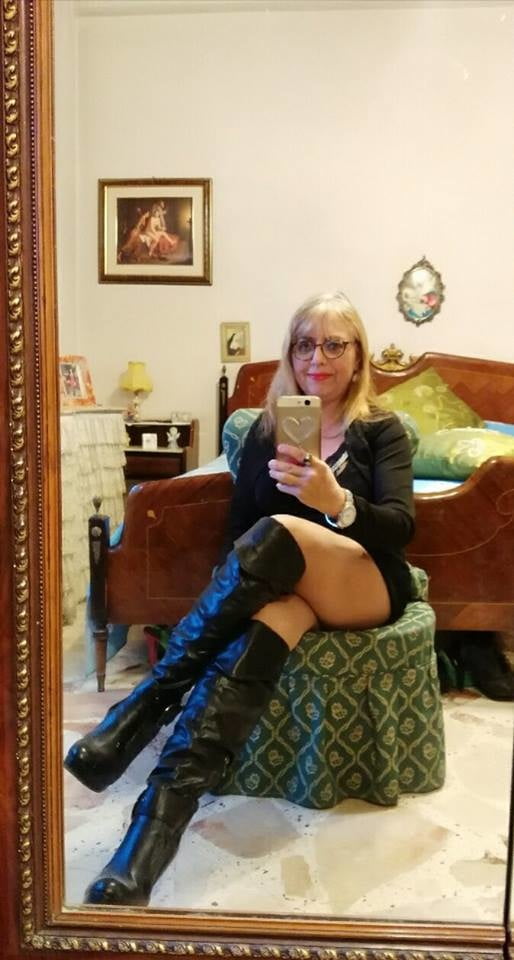 Milfs & gilfs usando botas no.3
 #104629993