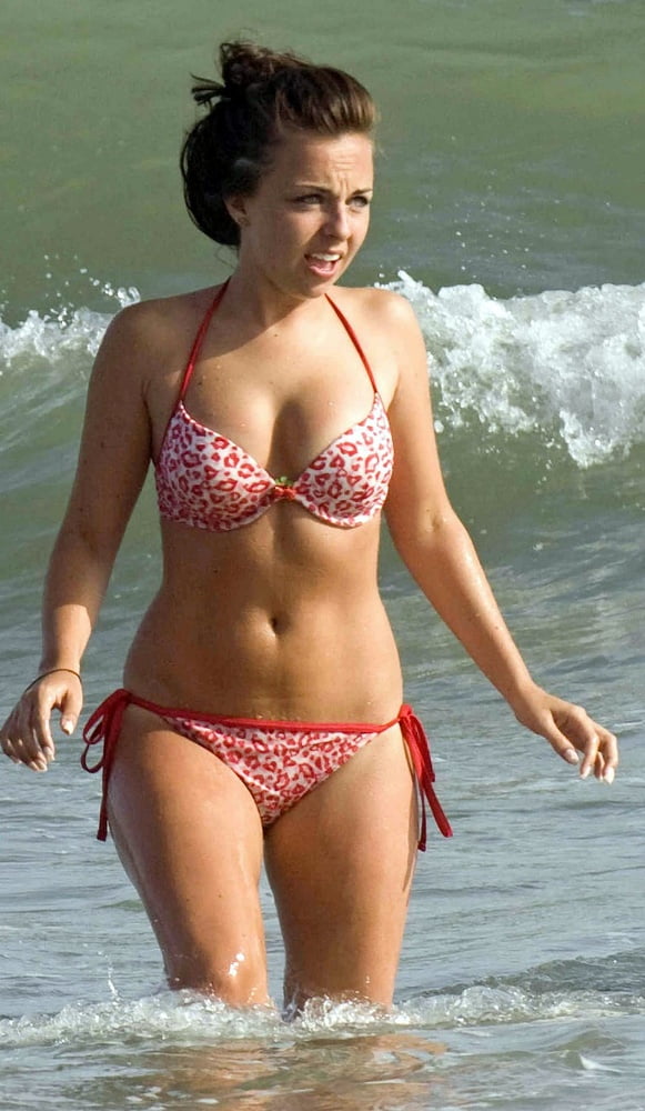 Louisa lytton sexy dans un bikini rouge.
 #103809168