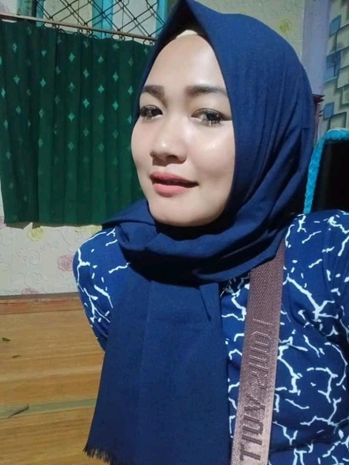 Hijab tante binal
 #90309813