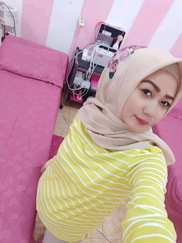 Hijab tante binal
 #90309893