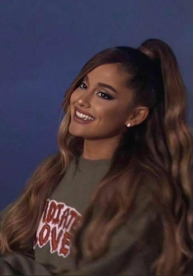 Ariana grande
 #81513543