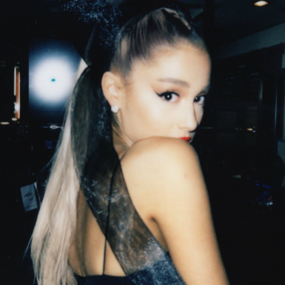 Ariana grande
 #81514082