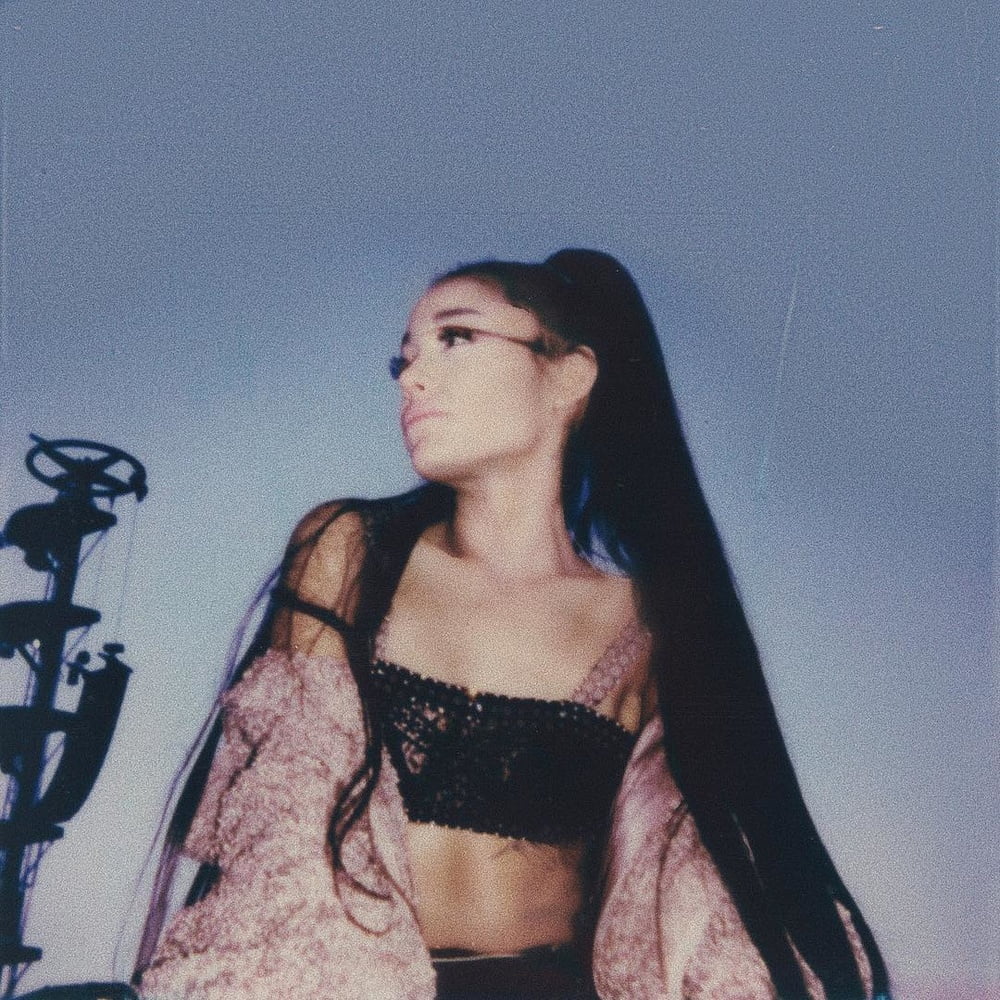 Ariana grande
 #81514221