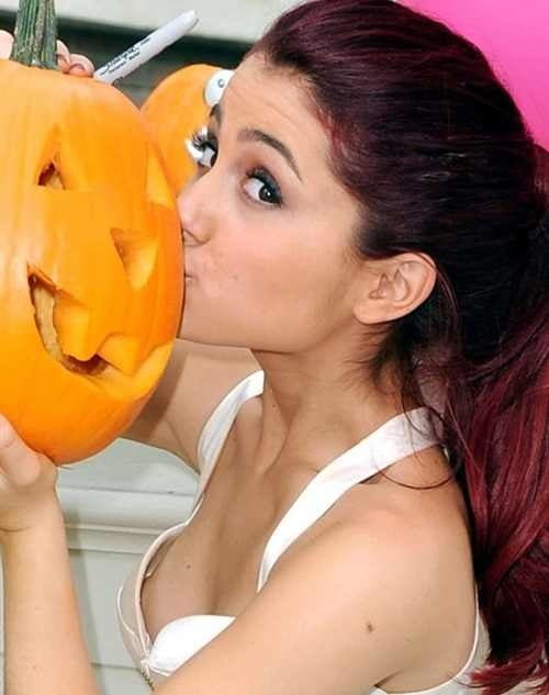 Ariana grande
 #81514564