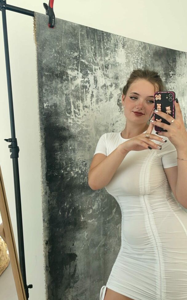 Caroline Moore nackt #108228513