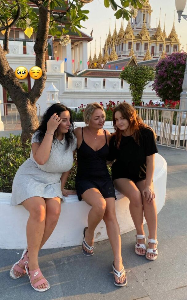 Caroline Moore nackt #108228517