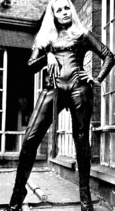 Damas buscando totalmente caliente
 #91891075