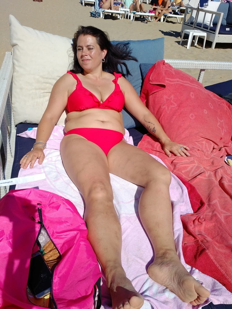 Jessica, une milf de 40 ans avec une grosse poitrine.
 #90261178