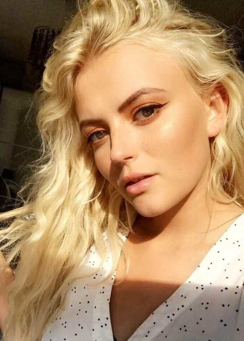 Lucy fallon
 #95422585