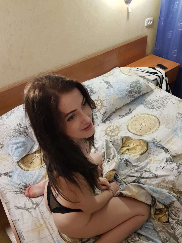 Amateur Brünette 302
 #98699361