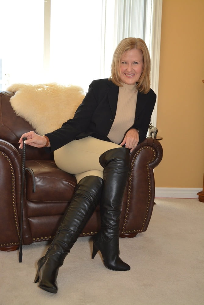 Milfs & gilfs con botas no.12
 #102842771