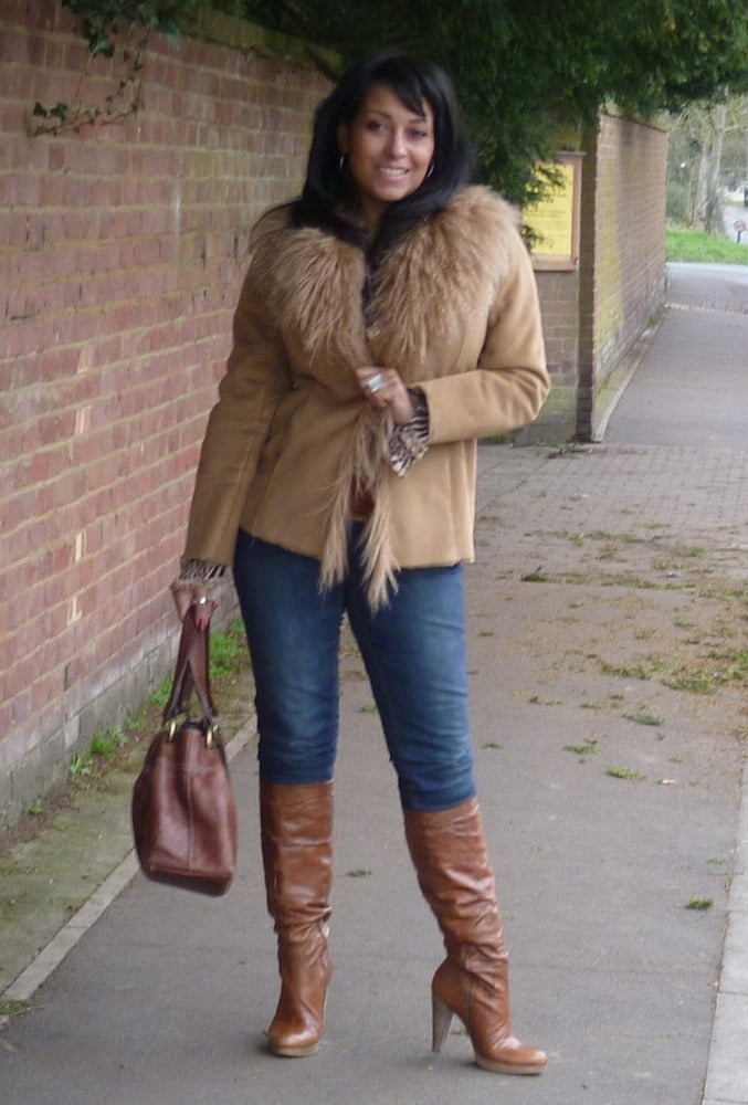Milfs & gilfs con botas no.12
 #102842814