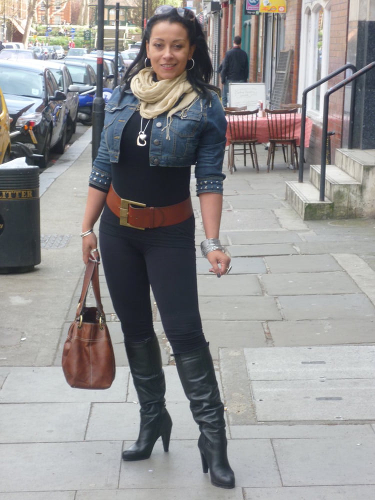 Milfs & gilfs con botas no.12
 #102842817