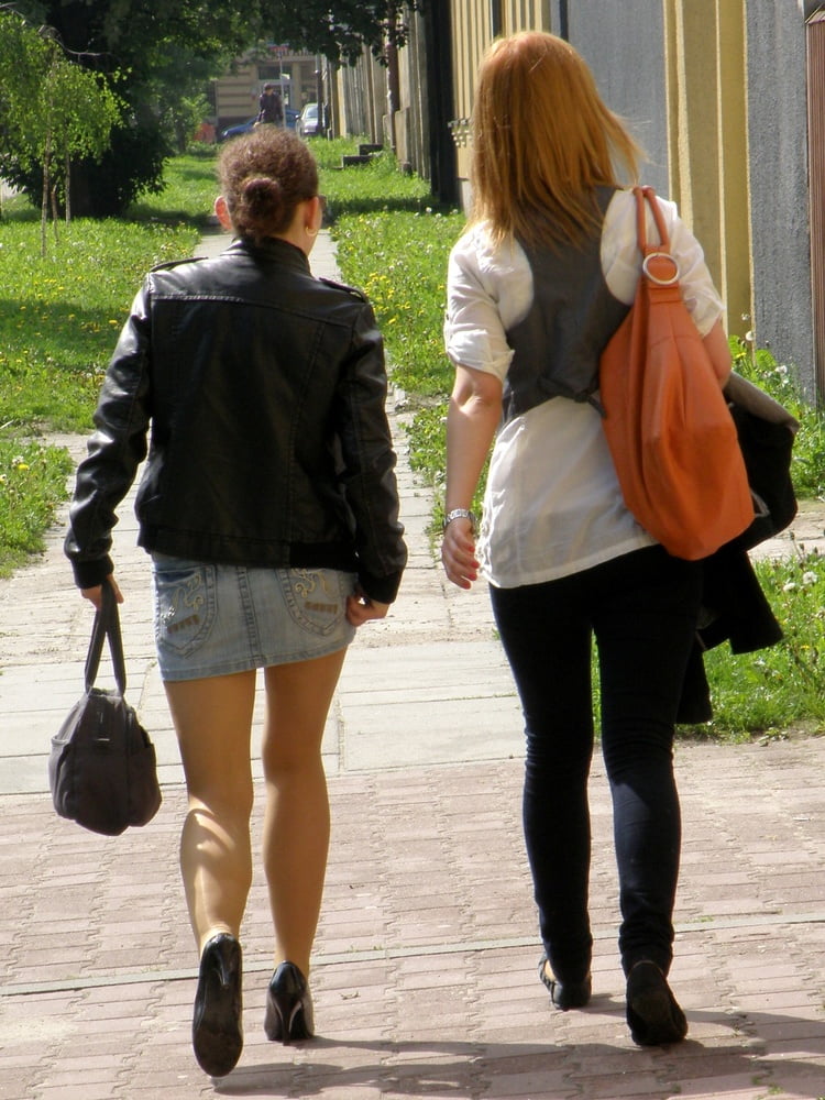 Strumpfhosen auf der Straße
 #80357659