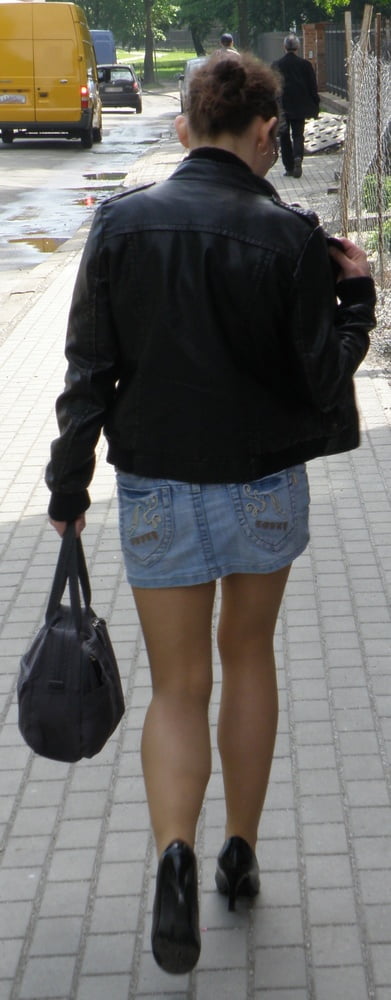 Strumpfhosen auf der Straße
 #80357672