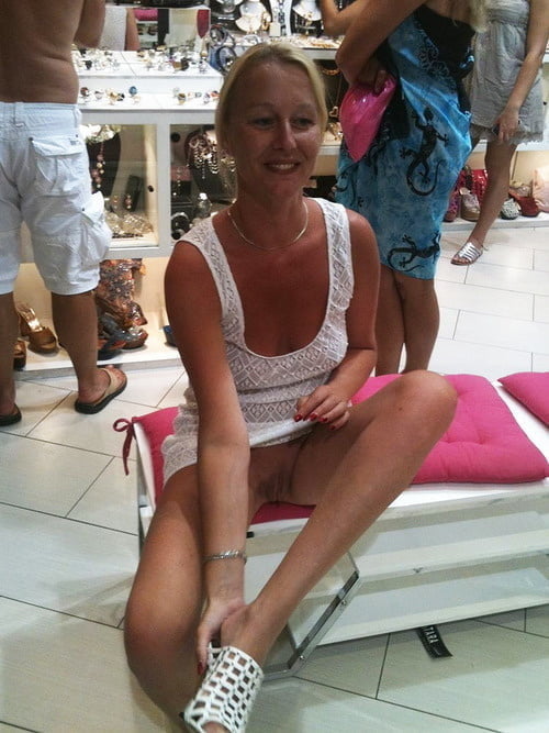 Making Herself Comfortable on Public Benches 02 #93086134