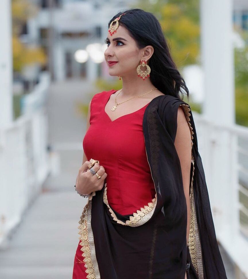 Meetii Kalher desnuda #108315572