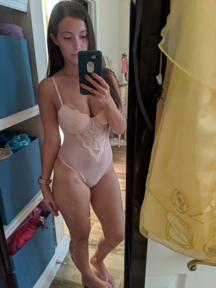 Sexy kurvige Latina Milf große Titten dicke Oberschenkel kurvigen Körper
 #81751454