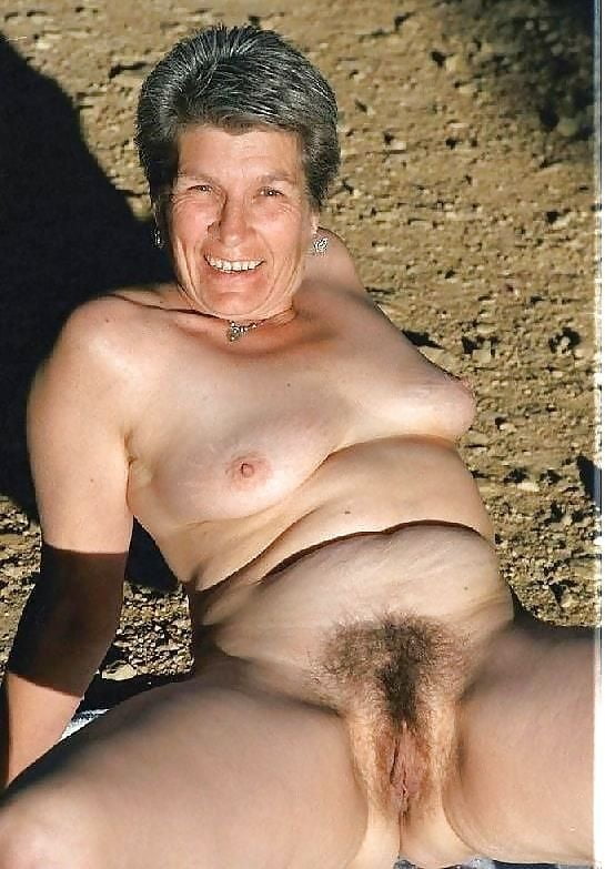 Abuelas y maduras
 #93930347