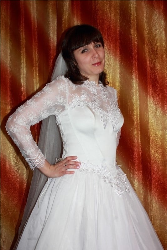 Milf russe dans l'image de la mariée
 #89518352