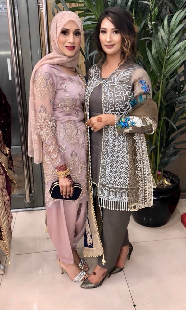 Classy sexy paki hijabis arab pakistani Frauen
 #99254730
