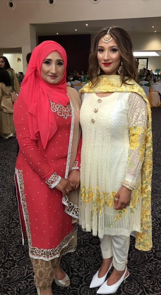 Classy sexy paki hijabis arab pakistani Frauen
 #99254736