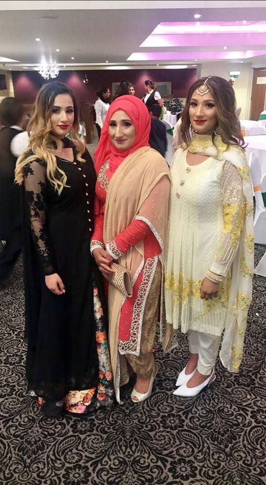 Classy sexy paki hijabis arab pakistani Frauen
 #99254742