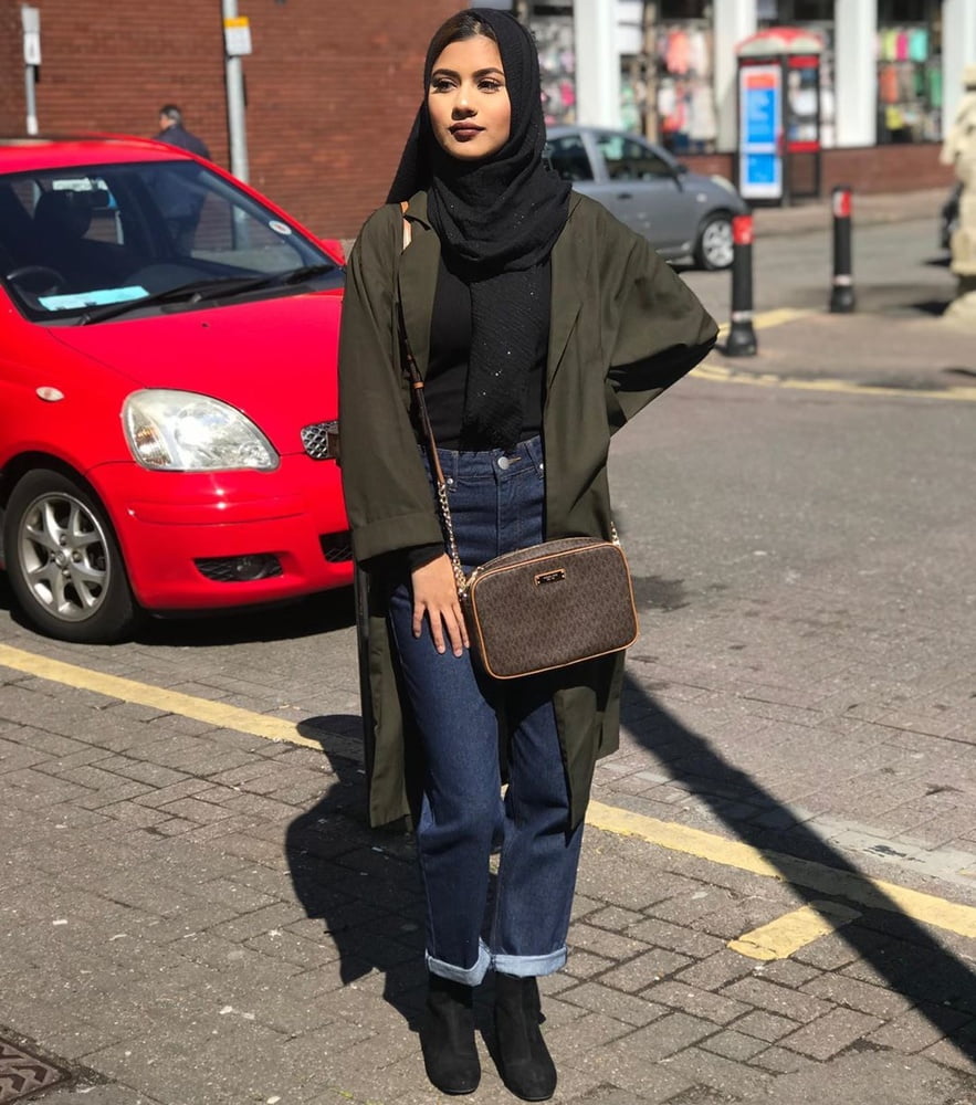 Classy sexy paki hijabis arab pakistani Frauen
 #99254941
