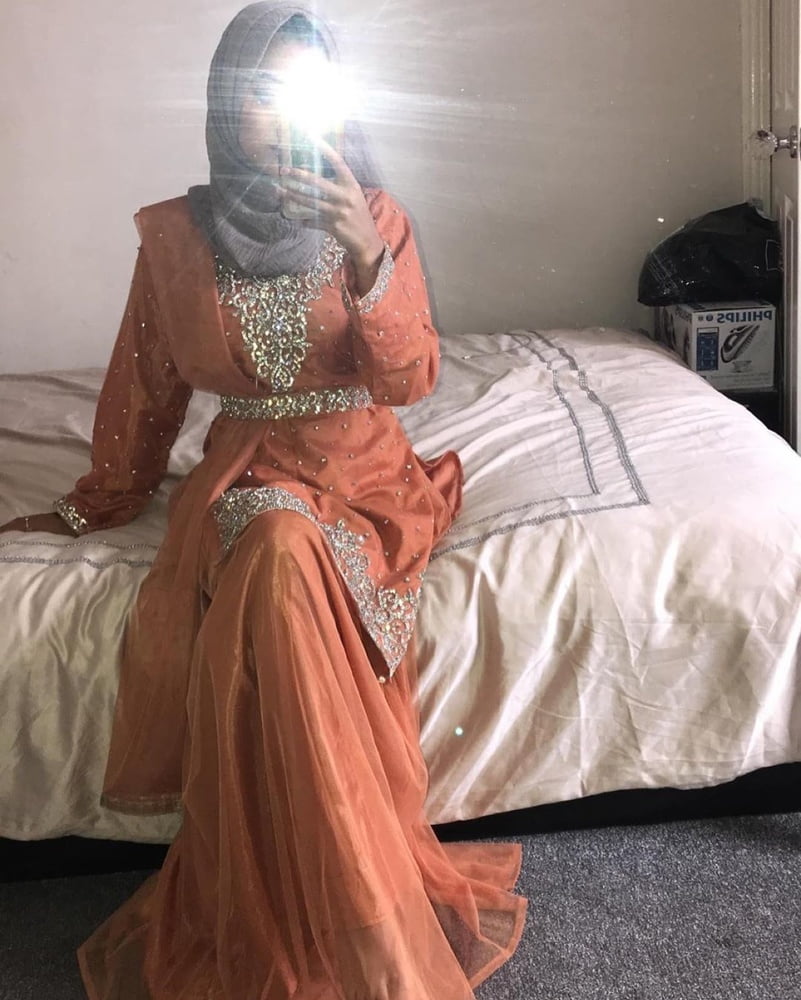 Classy sexy paki hijabis arab pakistani Frauen
 #99254944