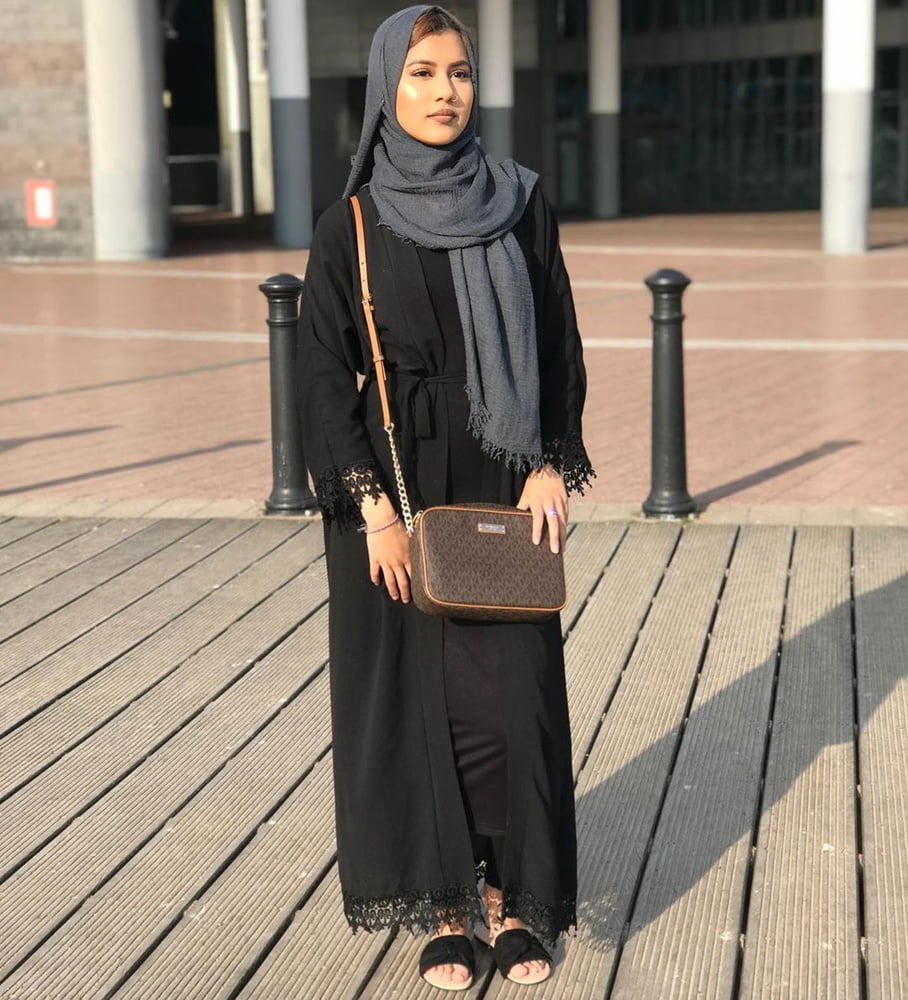 Donne arabe pakistane paki hijabis sexy di classe
 #99254947
