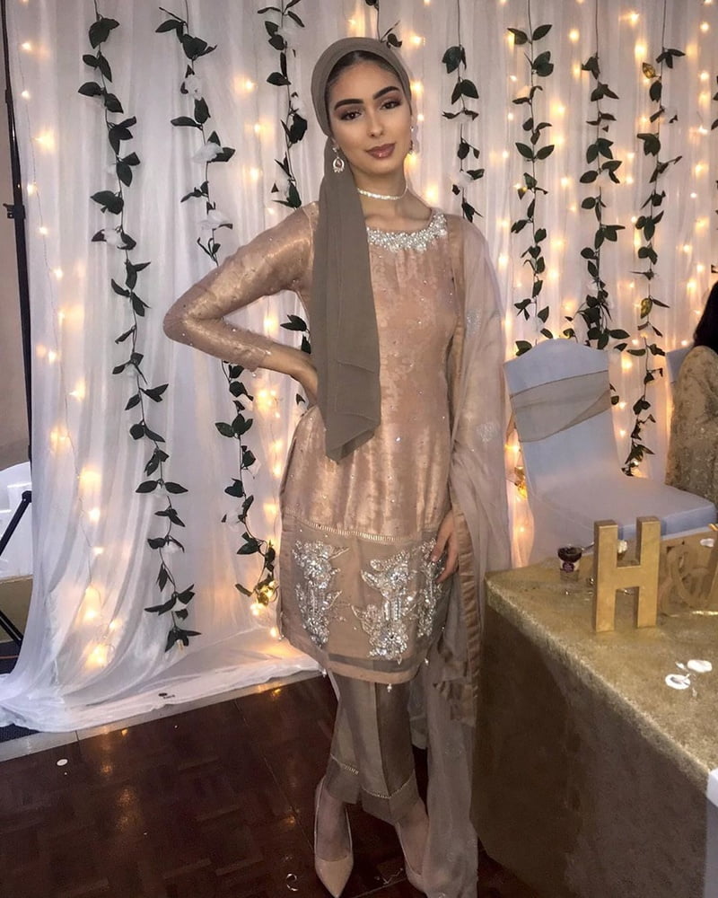 Classy sexy paki hijabis arab pakistani Frauen
 #99254959