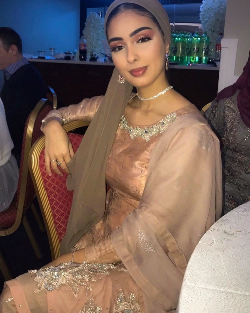Donne arabe pakistane paki hijabis sexy di classe
 #99254965